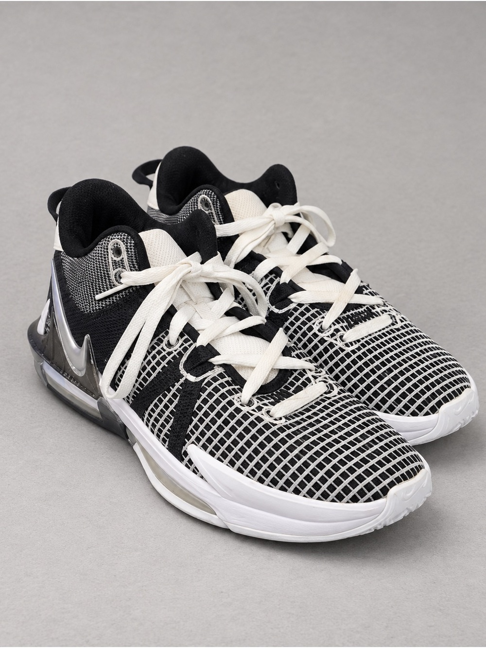 Nike LeBron Witness 7 Basketball Shoes White Black Mens Size 8